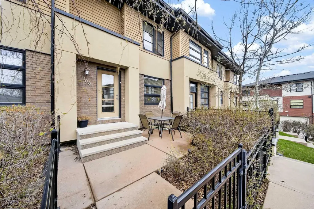 208 Aspen Hills Villas SW Calgary AB T3H0h8