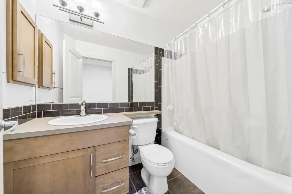 208 Aspen Hills Villas SW Calgary AB T3H0h8