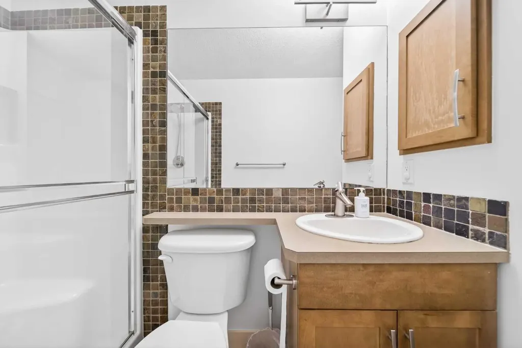 208 Aspen Hills Villas SW Calgary AB T3H0h8