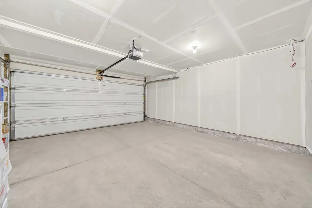 208 Aspen Hills Villas SW Calgary AB T3H0h8