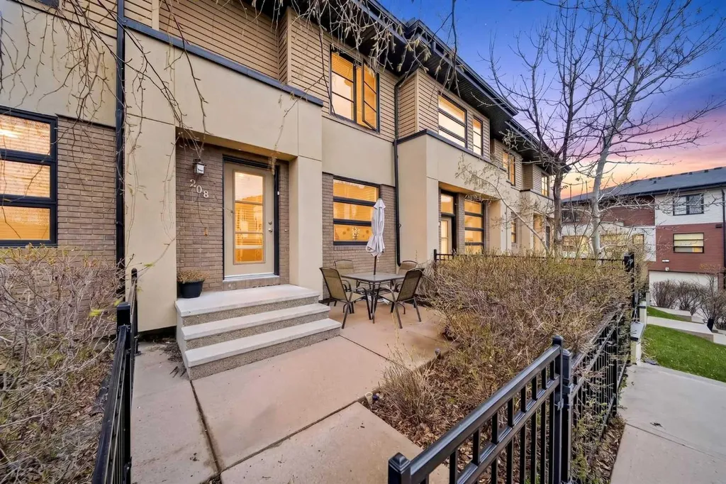 208 Aspen Hills Villas SW Calgary AB T3H0h8