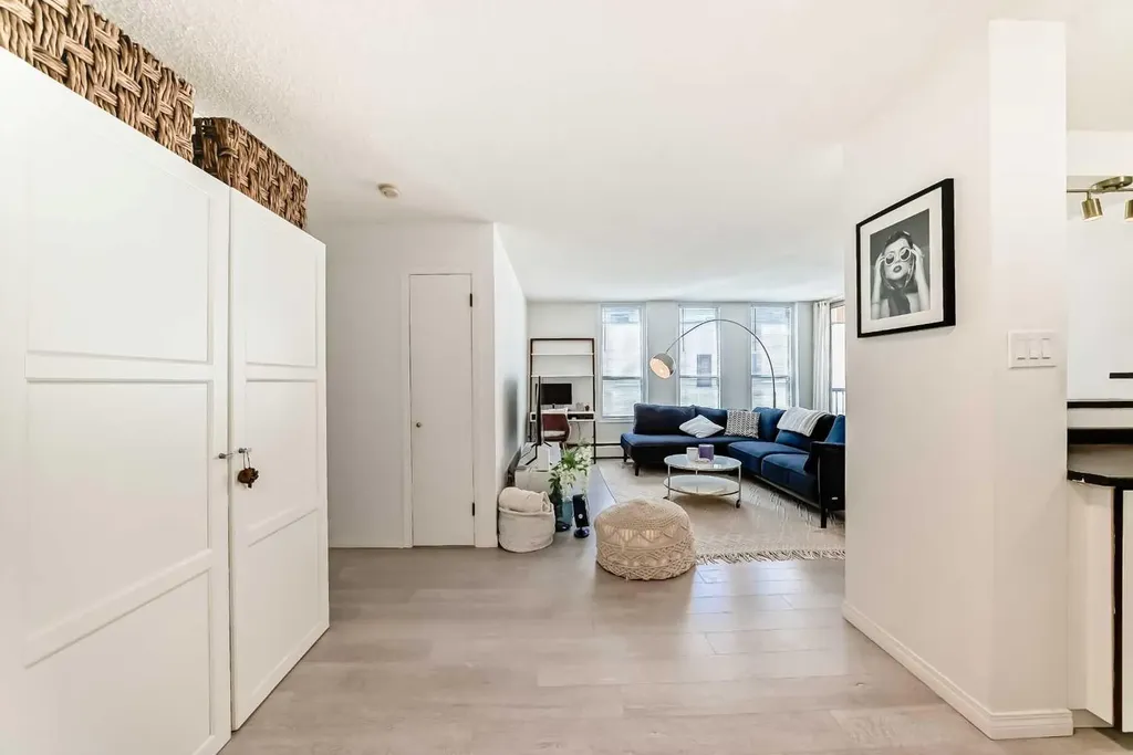 317 14 Avenue SW Calgary AB T2R 0M4