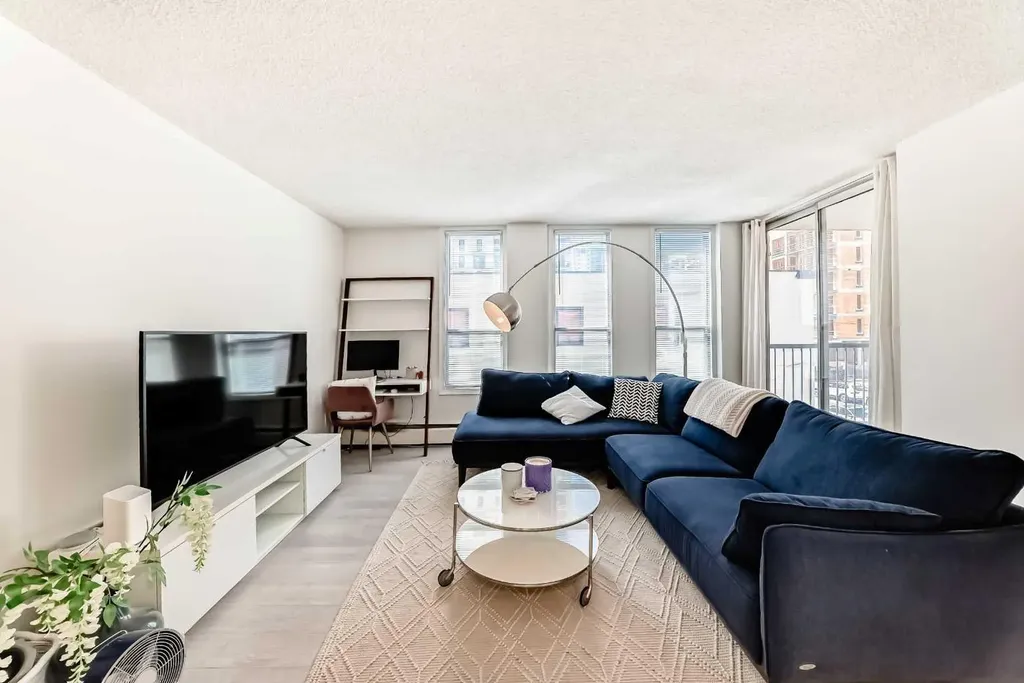 317 14 Avenue SW Calgary AB T2R 0M4