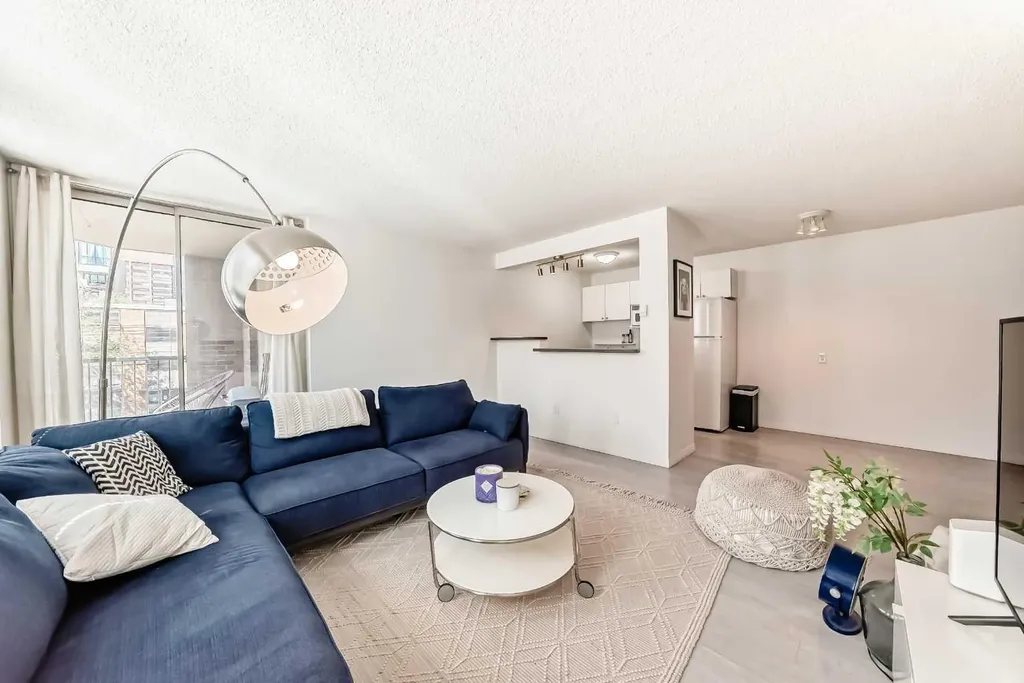 317 14 Avenue SW Calgary AB T2R 0M4