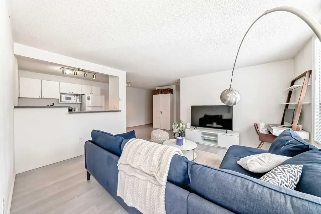 317 14 Avenue SW Calgary AB T2R 0M4