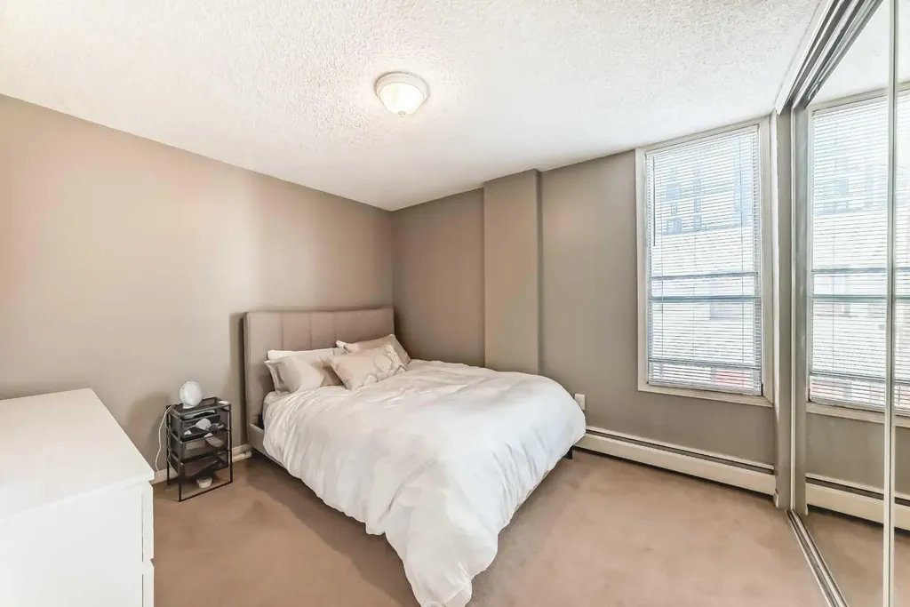 317 14 Avenue SW Calgary AB T2R 0M4