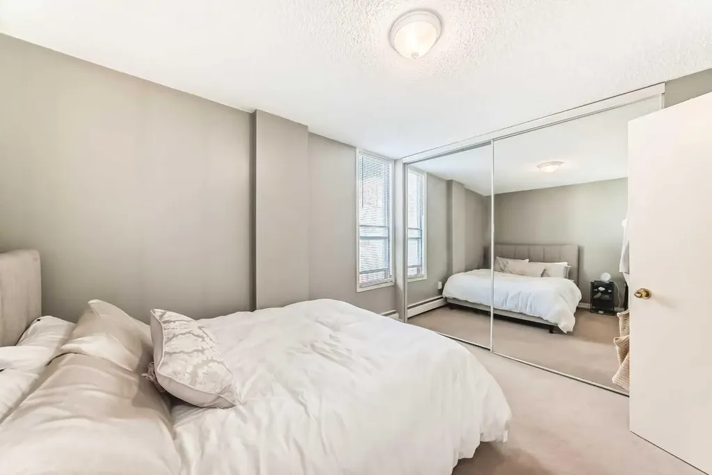 317 14 Avenue SW Calgary AB T2R 0M4