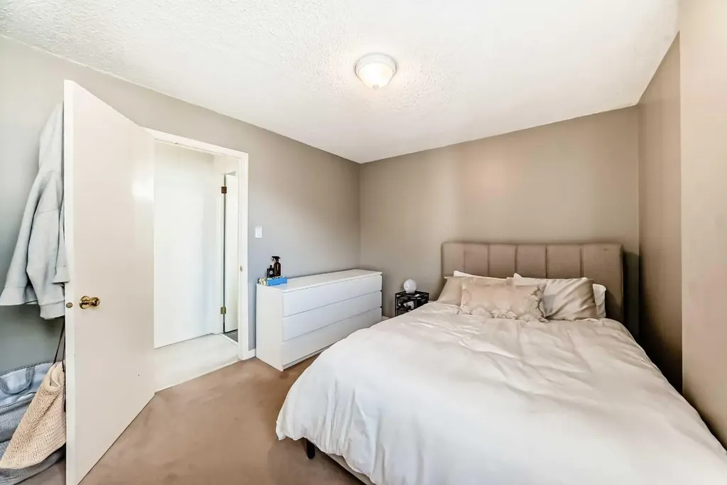 317 14 Avenue SW Calgary AB T2R 0M4