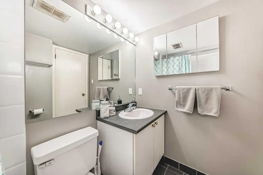 317 14 Avenue SW Calgary AB T2R 0M4