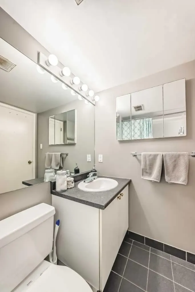 317 14 Avenue SW Calgary AB T2R 0M4