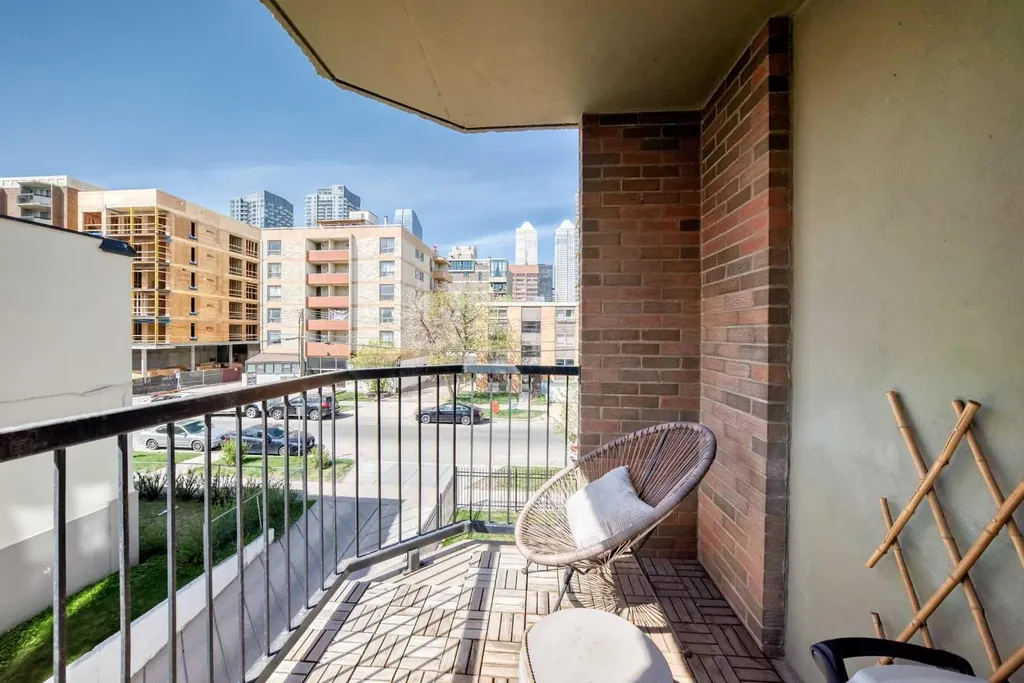 317 14 Avenue SW Calgary AB T2R 0M4
