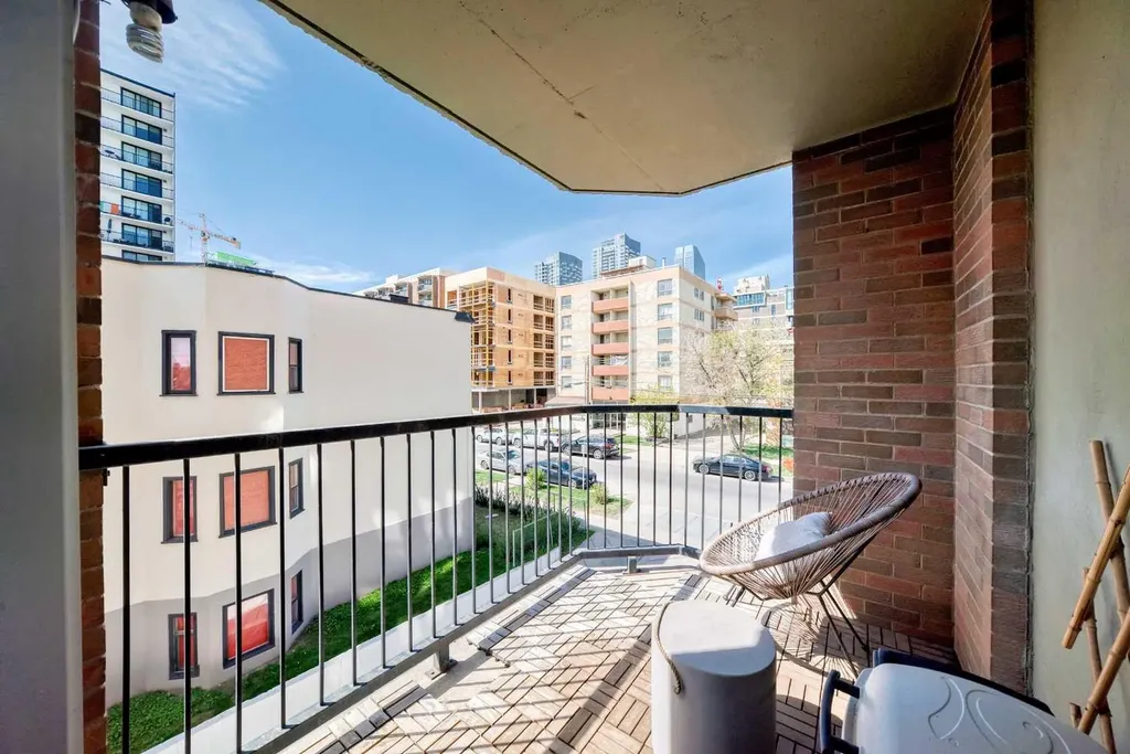 317 14 Avenue SW Calgary AB T2R 0M4