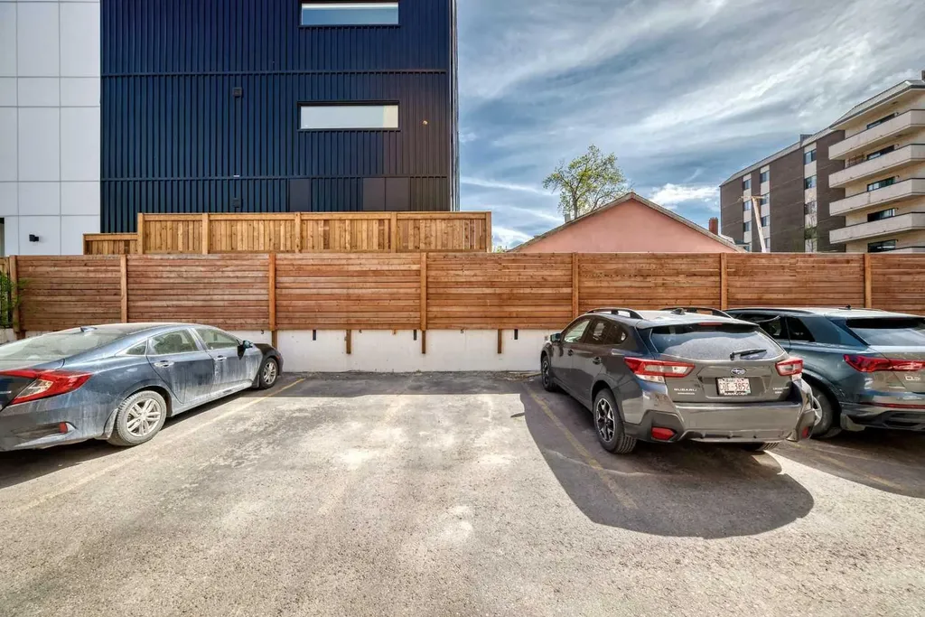 317 14 Avenue SW Calgary AB T2R 0M4