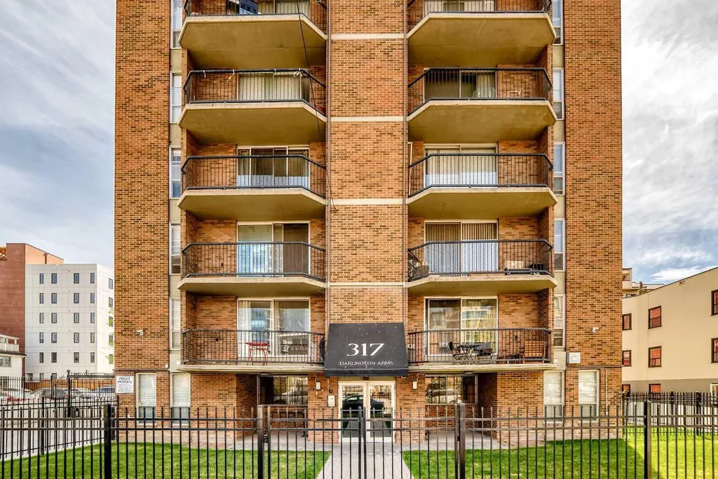 317 14 Avenue SW Calgary AB T2R 0M4