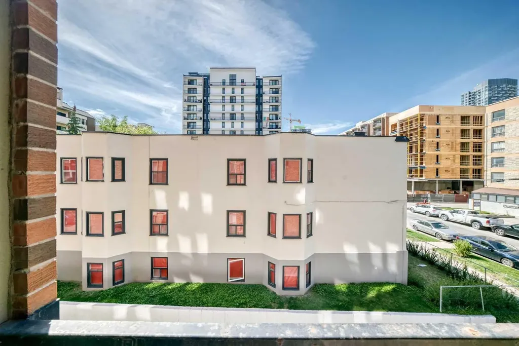 317 14 Avenue SW Calgary AB T2R 0M4
