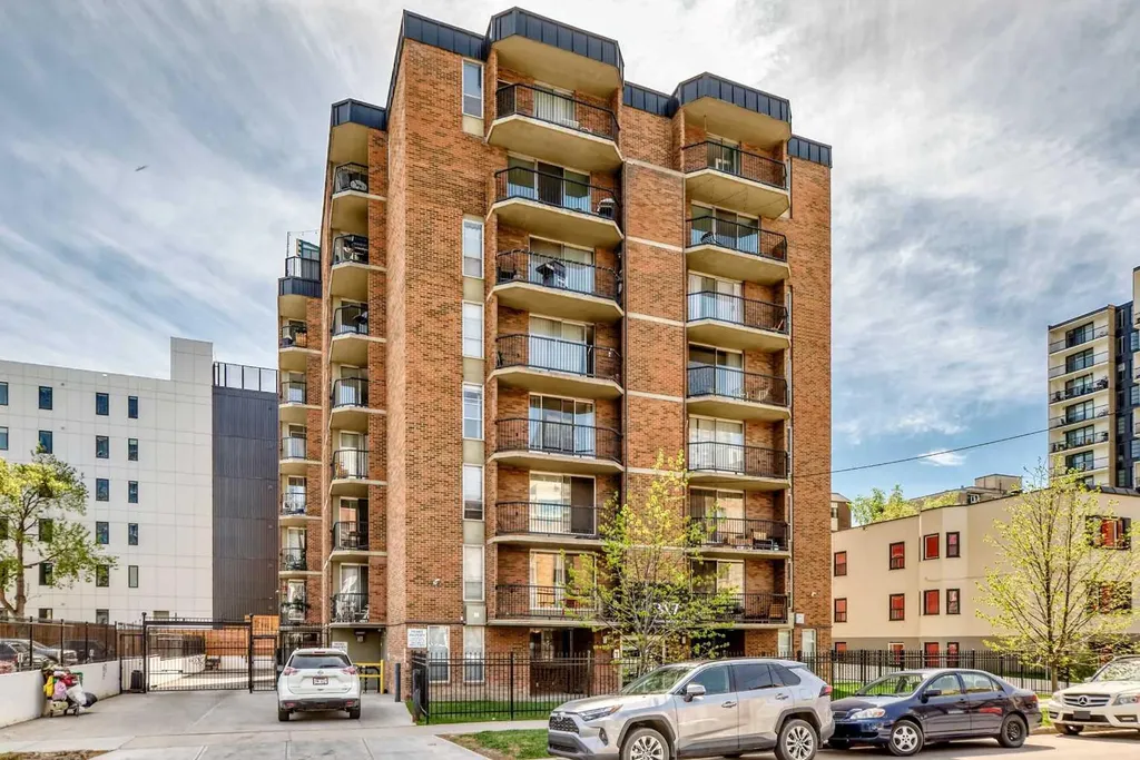 317 14 Avenue SW Calgary AB T2R 0M4