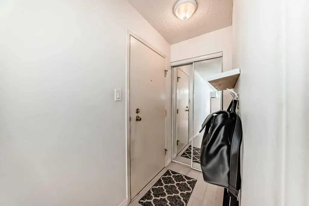 317 14 Avenue SW Calgary AB T2R 0M4