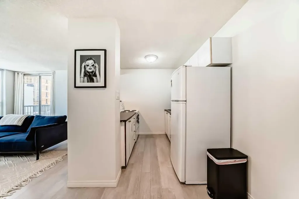 317 14 Avenue SW Calgary AB T2R 0M4
