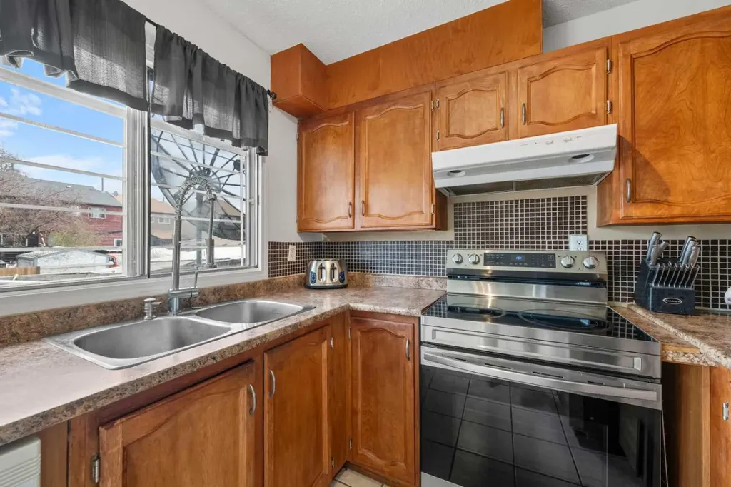 3312 56 Street NE Calgary AB T1Y 3W1