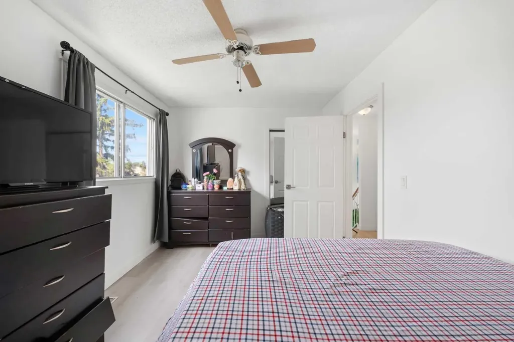 3312 56 Street NE Calgary AB T1Y 3W1