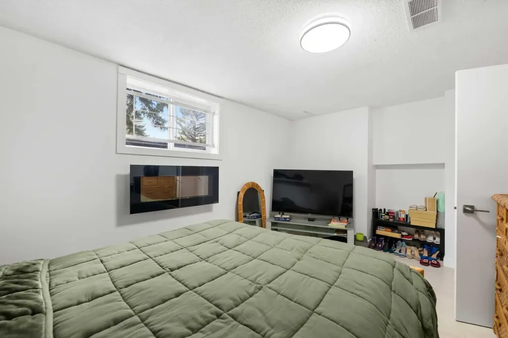 3312 56 Street NE Calgary AB T1Y 3W1