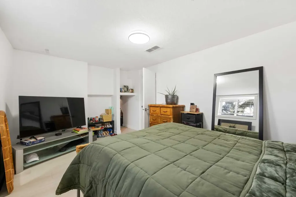 3312 56 Street NE Calgary AB T1Y 3W1