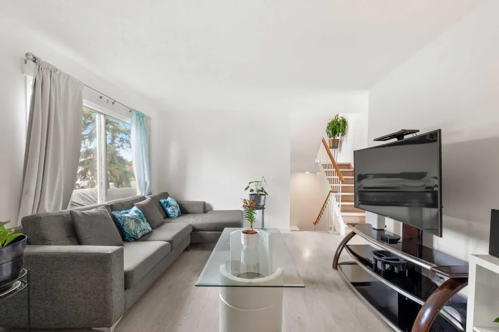 3312 56 Street NE Calgary AB T1Y 3W1