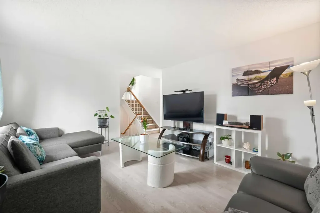 3312 56 Street NE Calgary AB T1Y 3W1