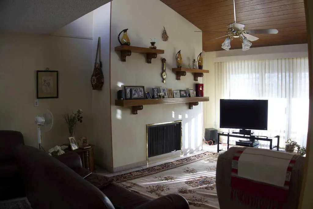 3719C 49 Street NW Calgary AB T3A 2E3