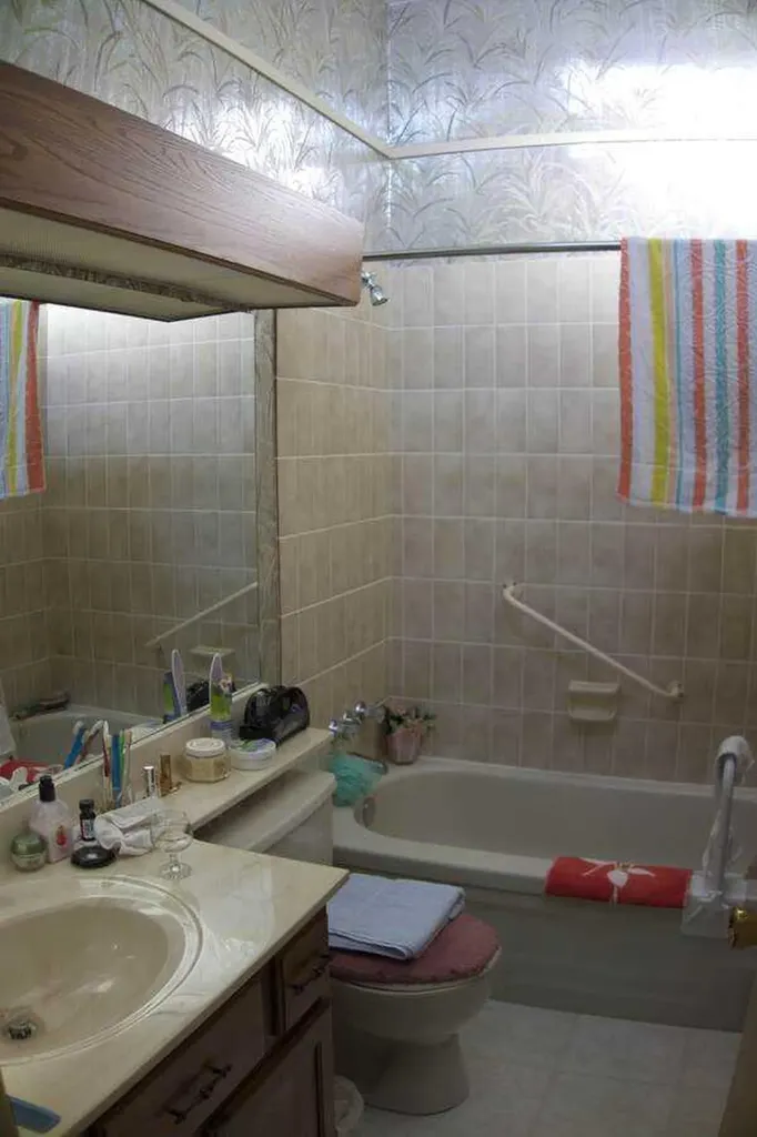 3719C 49 Street NW Calgary AB T3A 2E3