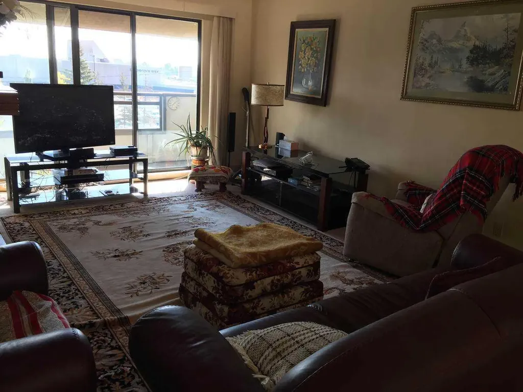 3719C 49 Street NW Calgary AB T3A 2E3