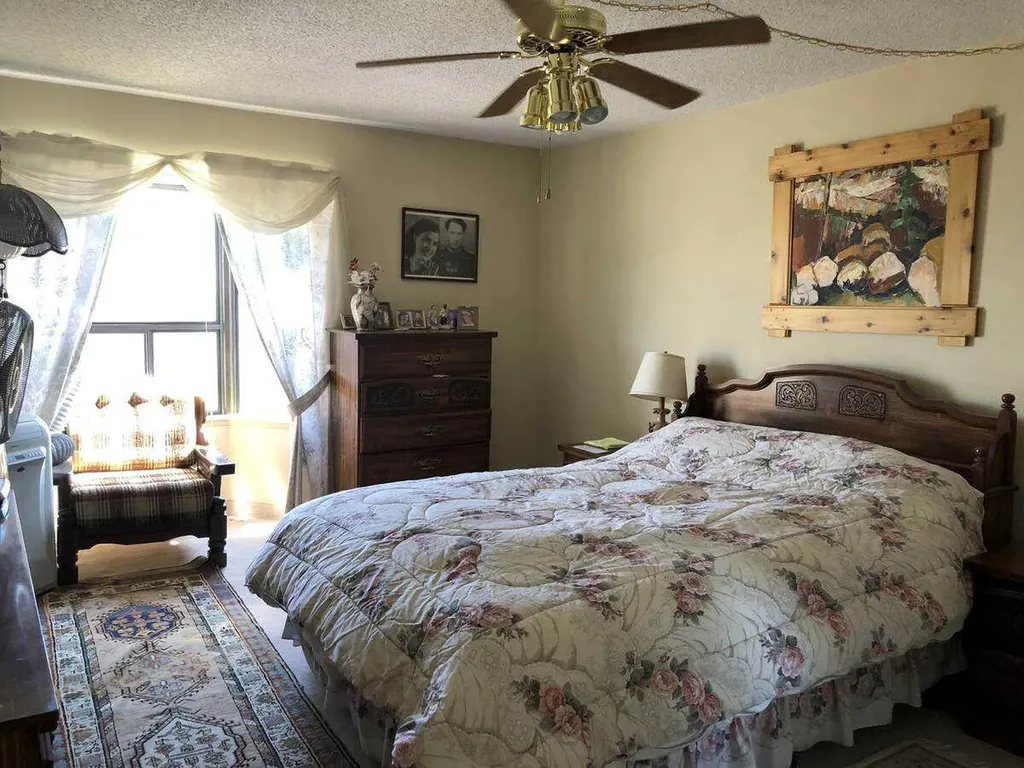 3719C 49 Street NW Calgary AB T3A 2E3