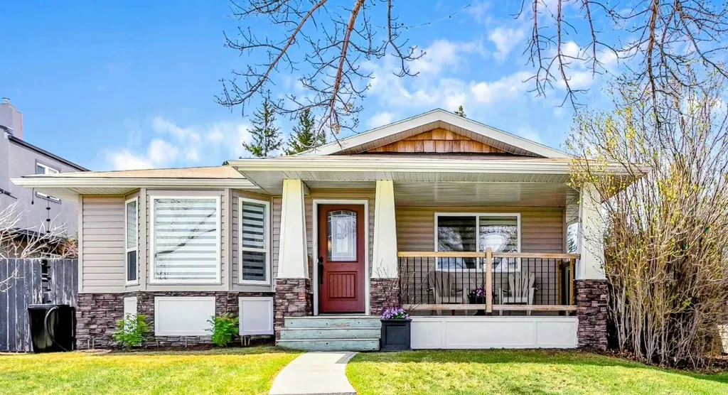 95 Hillgrove Crescent SW Calgary AB T2V 3K9