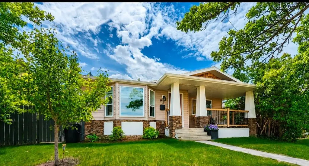 95 Hillgrove Crescent SW Calgary AB T2V 3K9