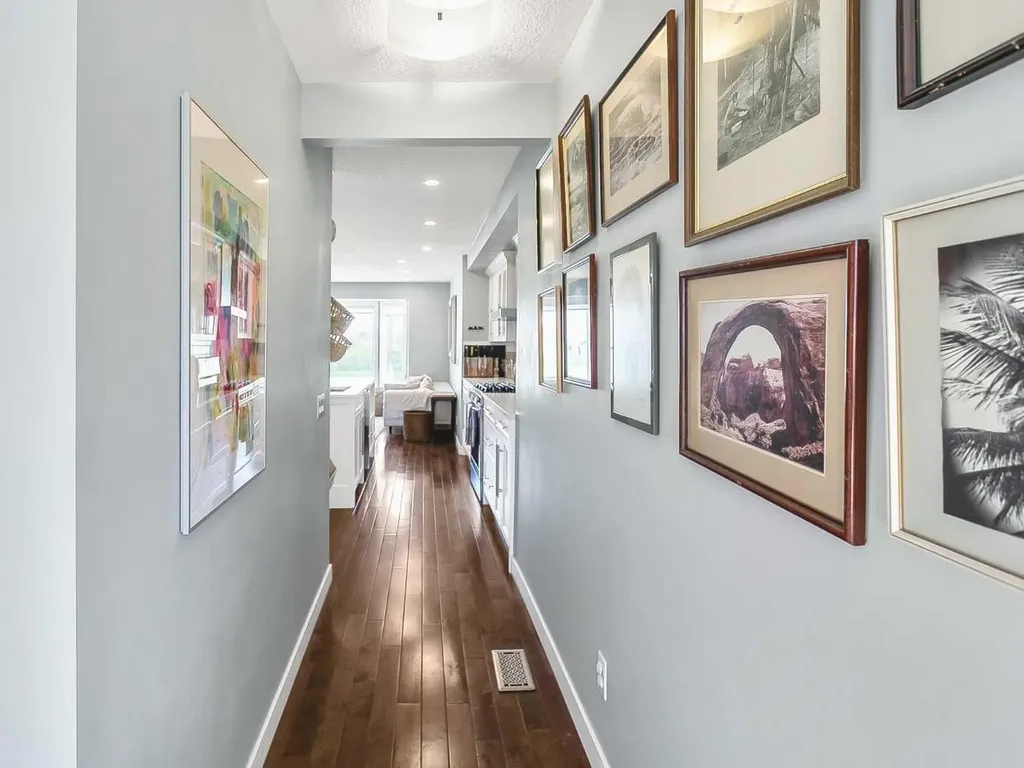 95 Hillgrove Crescent SW Calgary AB T2V 3K9