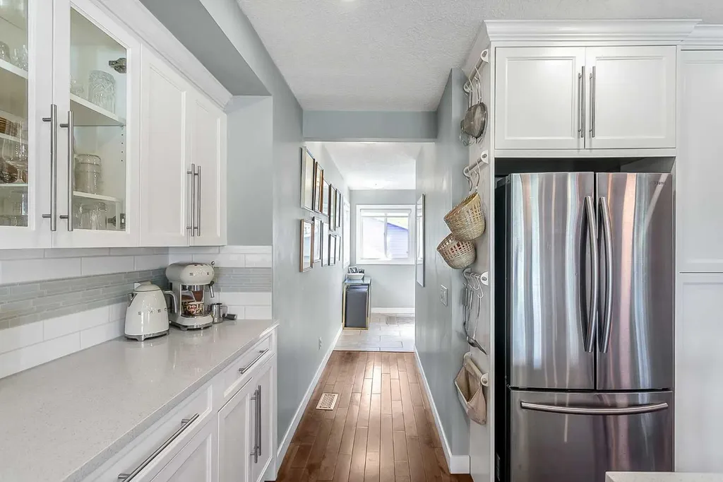 95 Hillgrove Crescent SW Calgary AB T2V 3K9