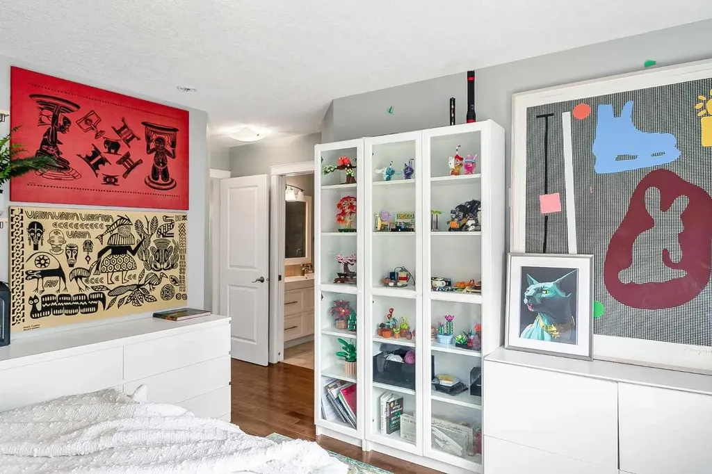 95 Hillgrove Crescent SW Calgary AB T2V 3K9