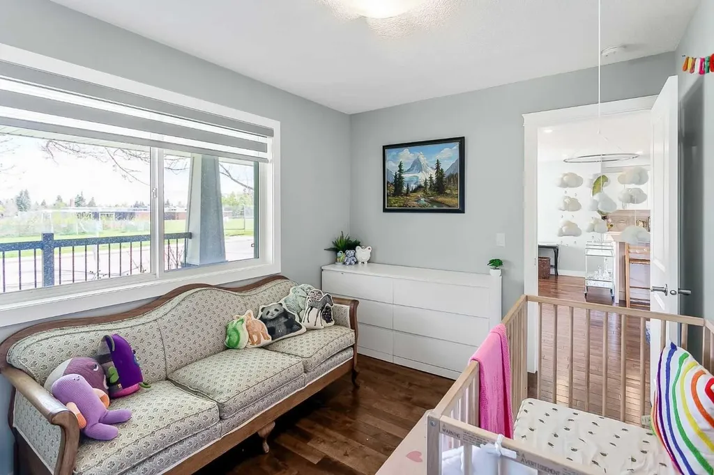 95 Hillgrove Crescent SW Calgary AB T2V 3K9