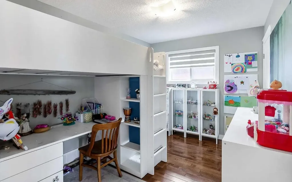 95 Hillgrove Crescent SW Calgary AB T2V 3K9