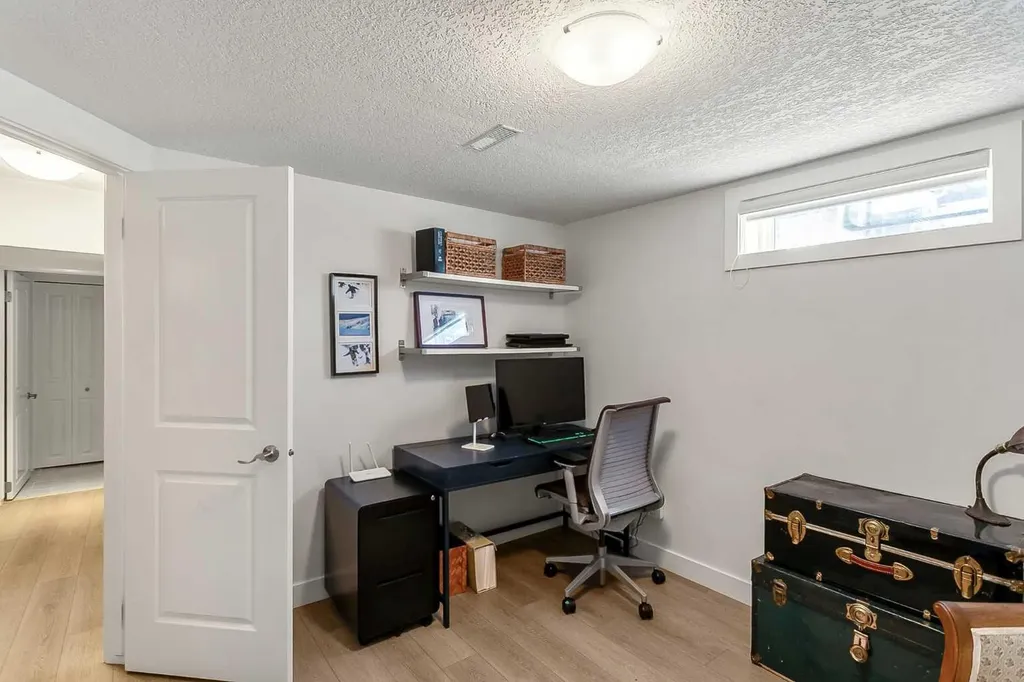 95 Hillgrove Crescent SW Calgary AB T2V 3K9
