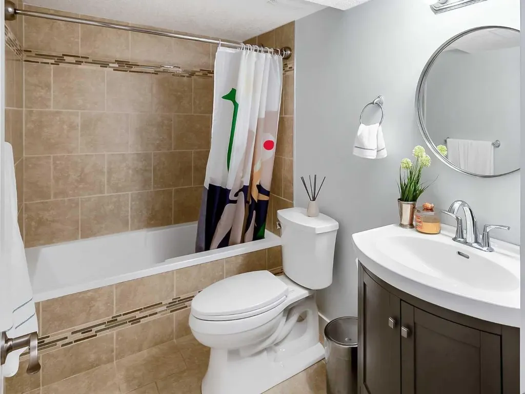 95 Hillgrove Crescent SW Calgary AB T2V 3K9