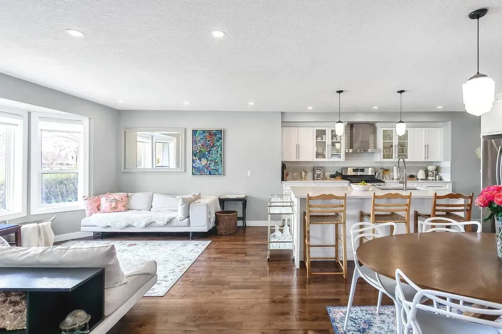 95 Hillgrove Crescent SW Calgary AB T2V 3K9