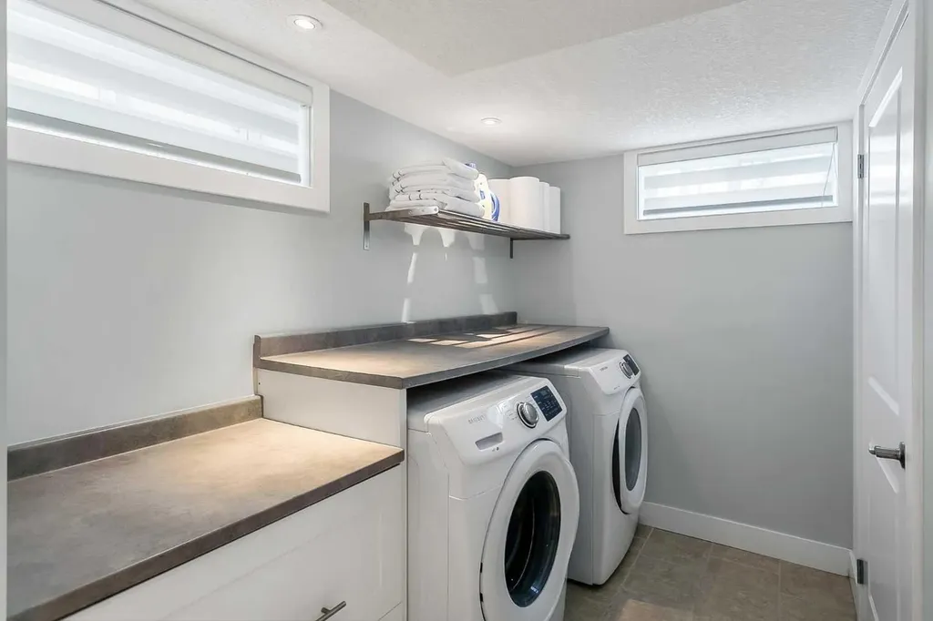 95 Hillgrove Crescent SW Calgary AB T2V 3K9