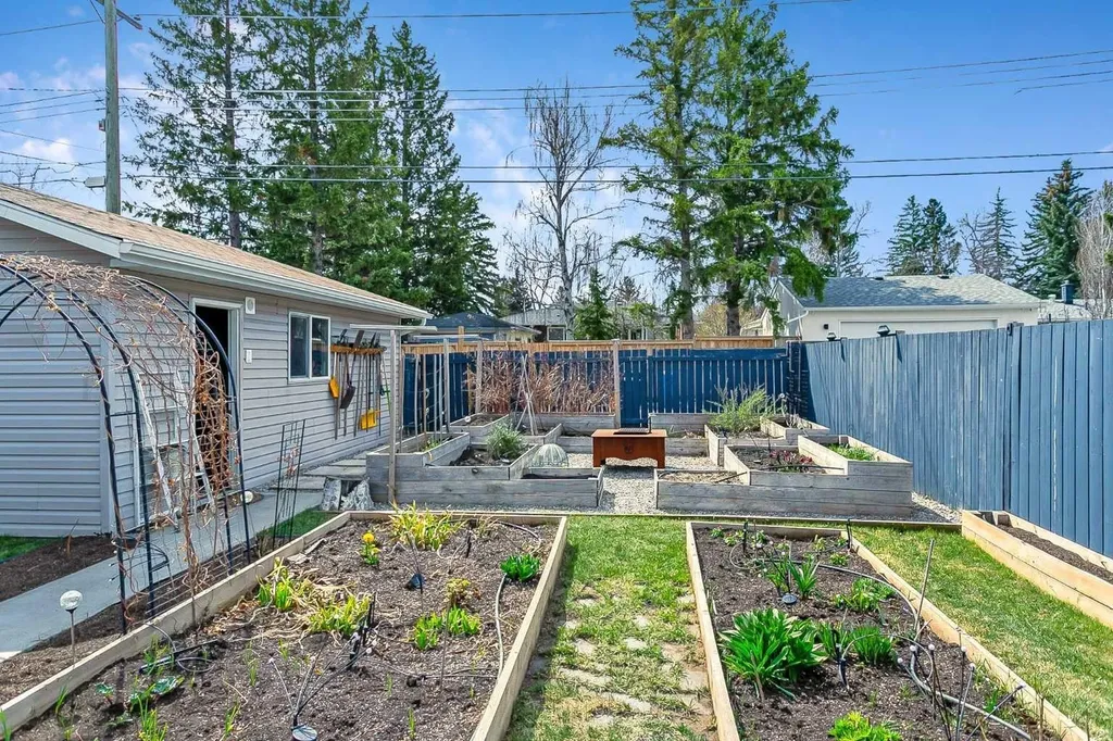 95 Hillgrove Crescent SW Calgary AB T2V 3K9