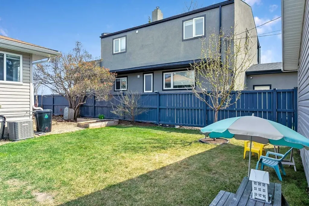 95 Hillgrove Crescent SW Calgary AB T2V 3K9