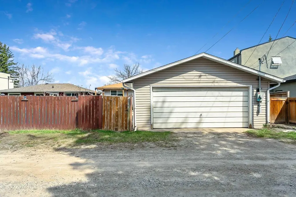 95 Hillgrove Crescent SW Calgary AB T2V 3K9