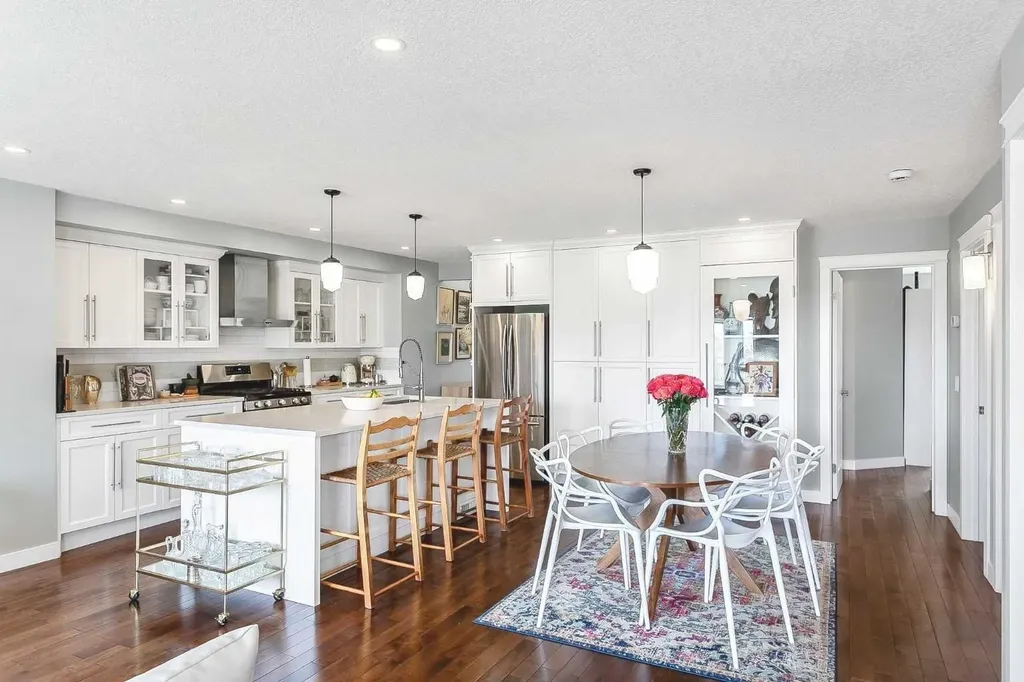 95 Hillgrove Crescent SW Calgary AB T2V 3K9