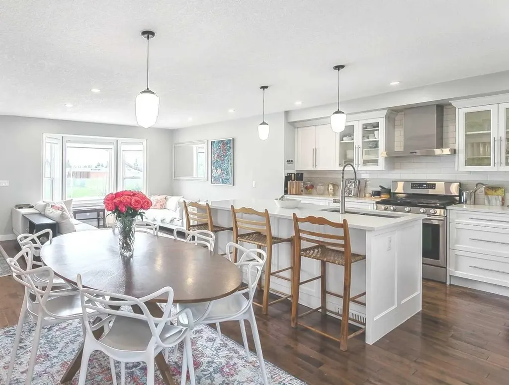 95 Hillgrove Crescent SW Calgary AB T2V 3K9