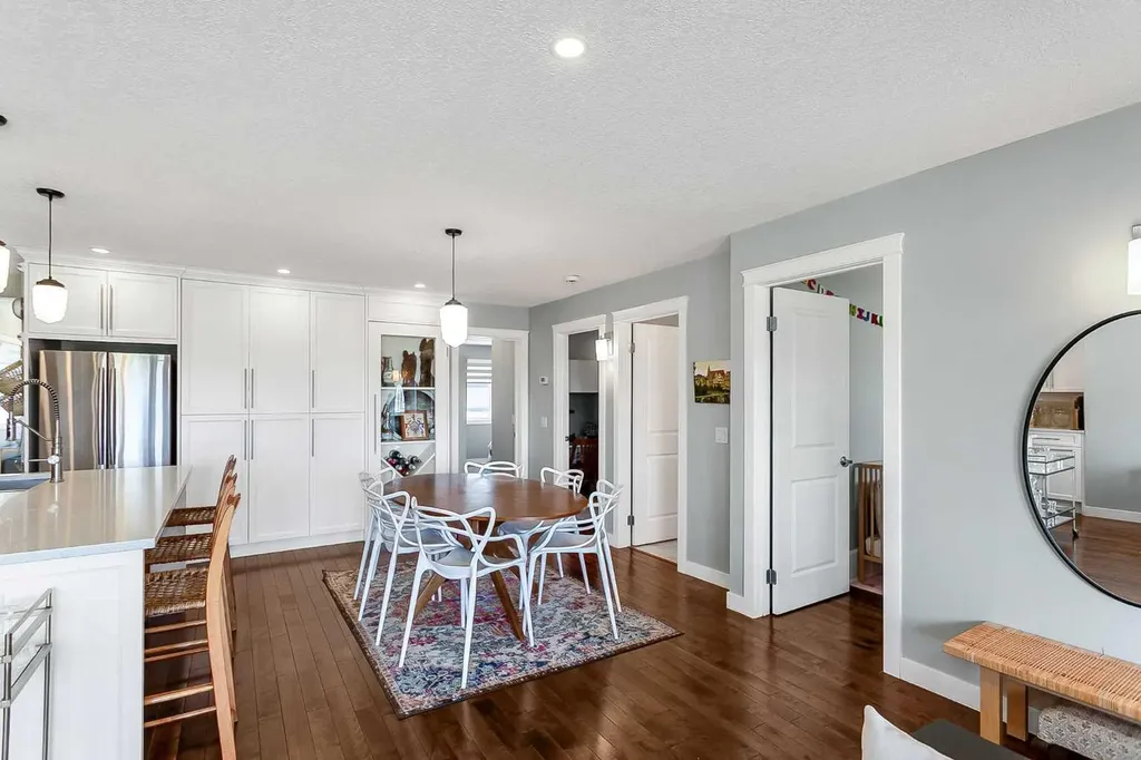 95 Hillgrove Crescent SW Calgary AB T2V 3K9