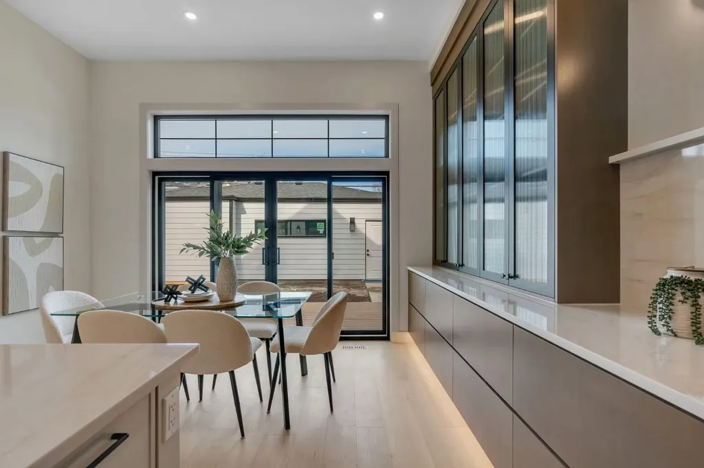 2034 49 Avenue SW Calgary AB T2T 2V4